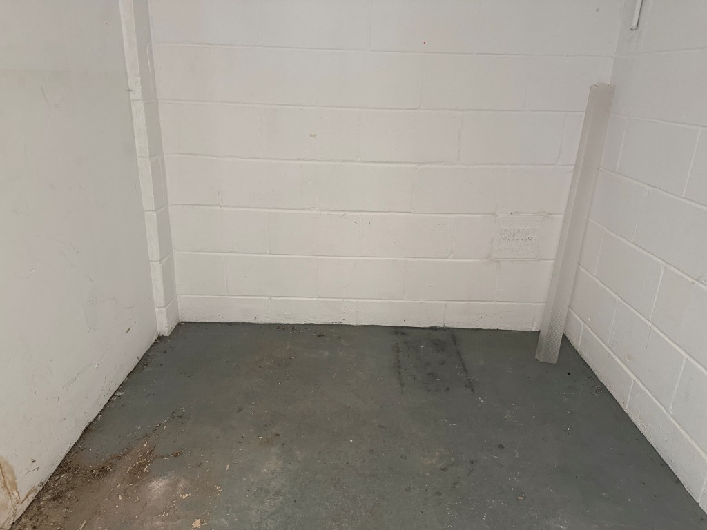 Lot: 22 - FORMER POLICE OFFICE WITH POTENTIAL - Store room